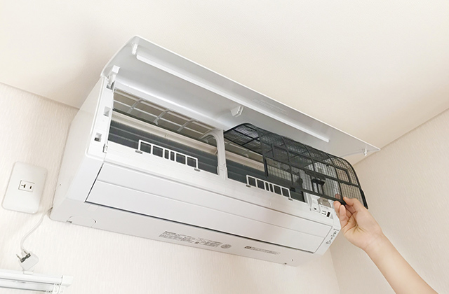 エアコンを掃除して節電！汚れていると電気代が高くなるかも
