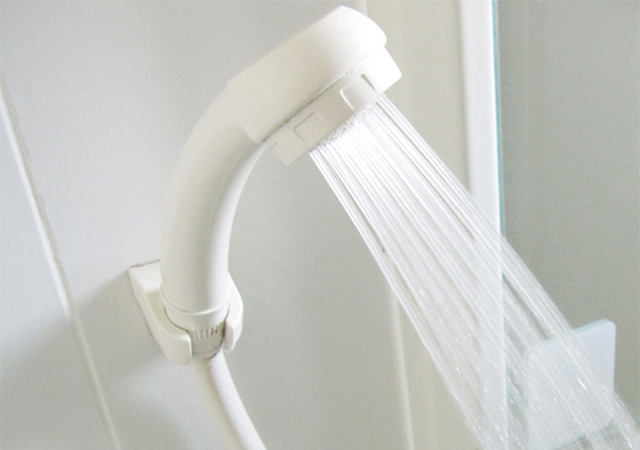 ①浴室全体にお湯をかける