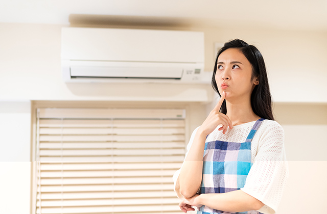 専門業者とエアコンメーカーどちらに依頼するべき？