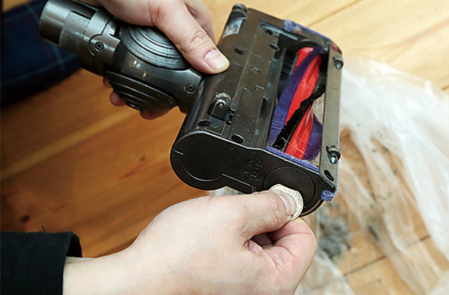 ヘッドからブラシを抜き出す②