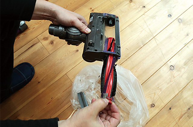 ヘッドからブラシを抜き出す③