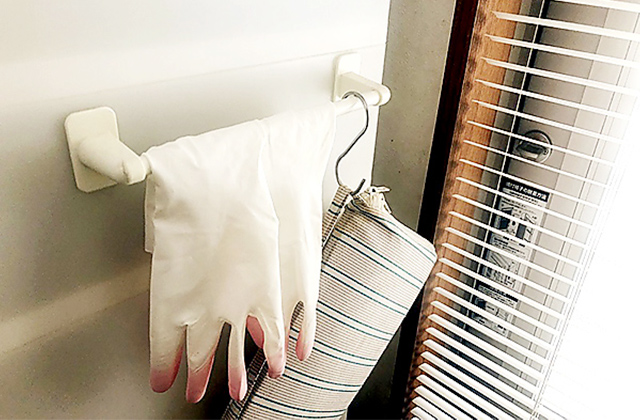 濡れたキッチン手袋の収納やひっかけたいものに～タオルハンガー＆S字フック