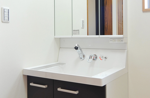 洗面所をスッキリ見せたい！洗面所収納のコツを紹介