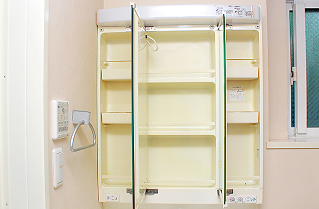 【鏡裏の収納】用途別・人別にして使いやすく！