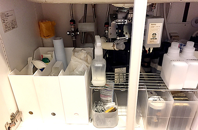 ① キッチンの掃除道具収納の基本はシンク下