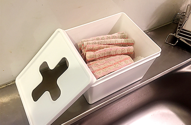 ② キッチンのシンクやコンロまわりにはウエスを常備