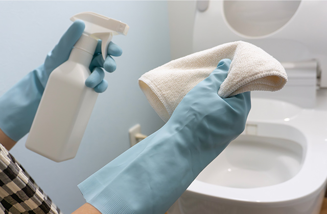 トイレの便座裏の黄ばみを落とす掃除方法